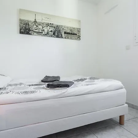 Juliette Balcony & Seaview Apartment *