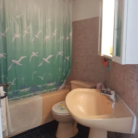 Two Blocks From The Sea Apartment *