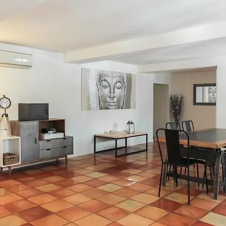 Apartment Port Area - 3 Bdrs Apt With Little Garden Nice