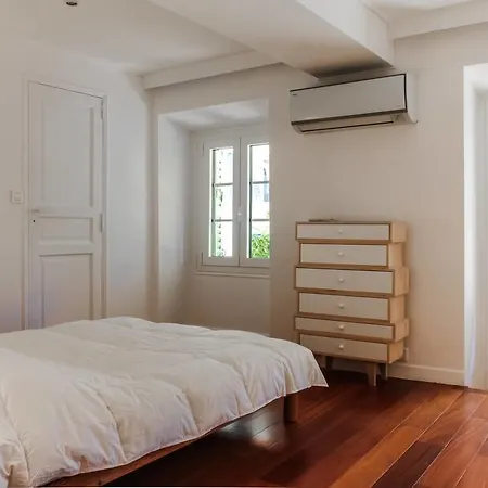 Port Area - 3 Bdrs Apt With Little Garden Apartment Nice