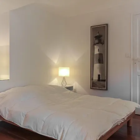 Port Area - 3 Bdrs Apt With Little Garden Apartment