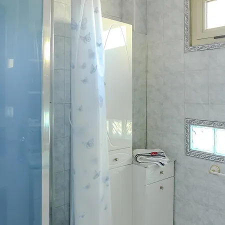 Wonderful Sea View 1 Bdr Apt With Parking