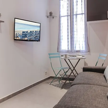 Apartment Comfortable Apt 5 Min Walk To The Beach Nice