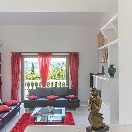 Holiday home 300 Sqm On Fabron Hill With Pool