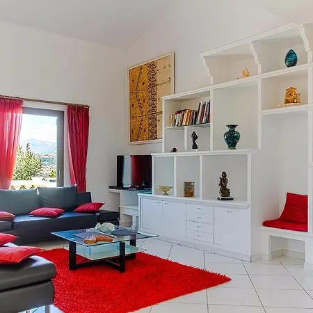300 Sqm On Fabron Hill With Pool Holiday home Nice