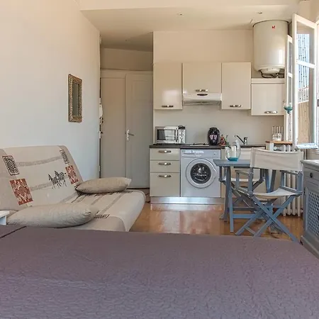 Place Magenta Modern Studio A/c Apartment *
