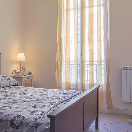 1 Bdr 2 Min To Train Station Apartment