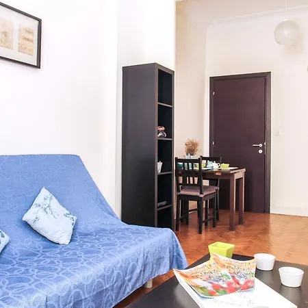 1 Bdr 2 Min To Train Station