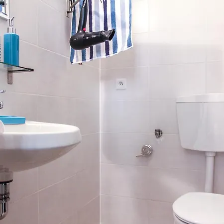 1 Bdr 2 Min To Train Station Apartment Nice