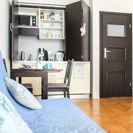 1 Bdr 2 Min To Train Station *