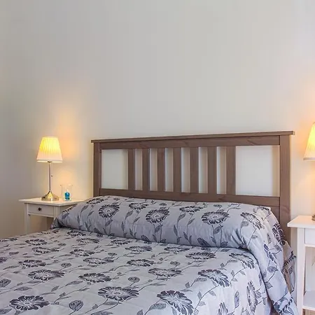 1 Bdr 2 Min To Train Station Apartment *