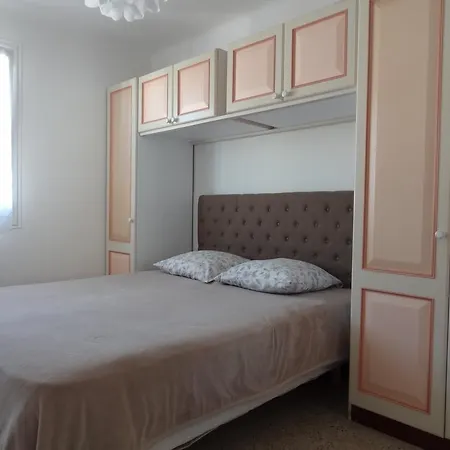Apartment Place Garibaldi Nice