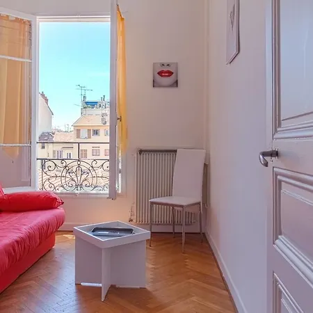 4 Bdrs Apt Next Tram Stop Liberation Apartment Nice