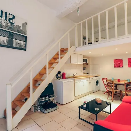 Apartment Vieux Rustique De Deux Pieces, Pont Vieux Nice