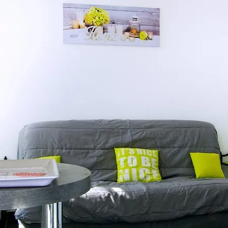 Studio Liberation Near Tram Stop Apartment