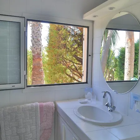 One-bedroom Holiday With An Outdoor Swimming Pool 03 *