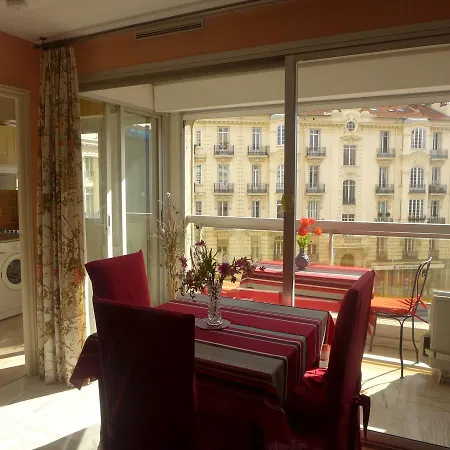 Victoria Apartment *