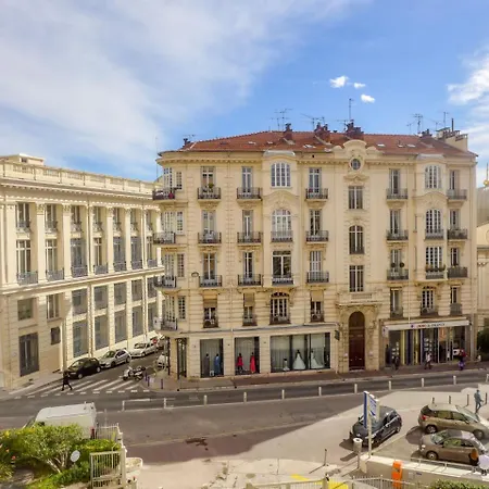 Victoria Apartment *