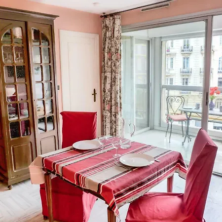 Victoria Apartment