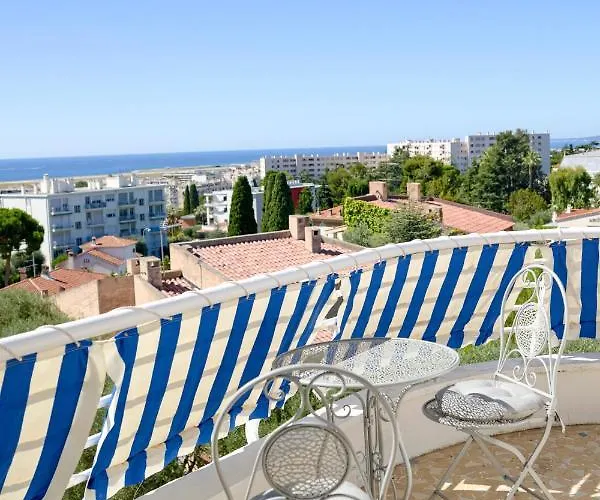 Bright Apartment With Sea View