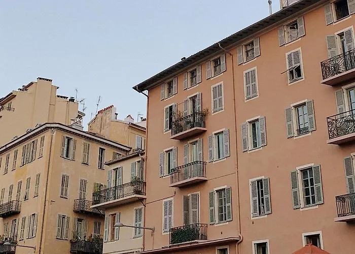 Superbe 3 Pieces Situe Dans Le Vieux-Nice