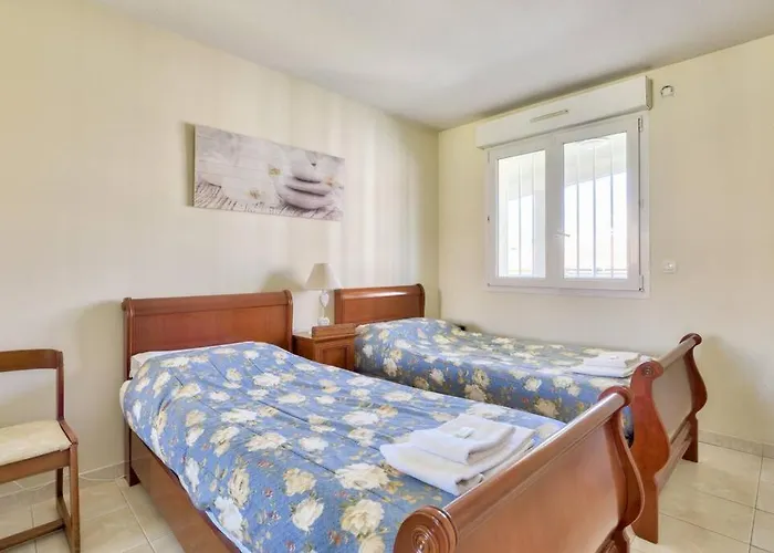 Apartment W 2 Bathrooms At 400M From The Beach