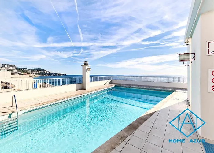 Royal Lux Spacious Seaside Pool