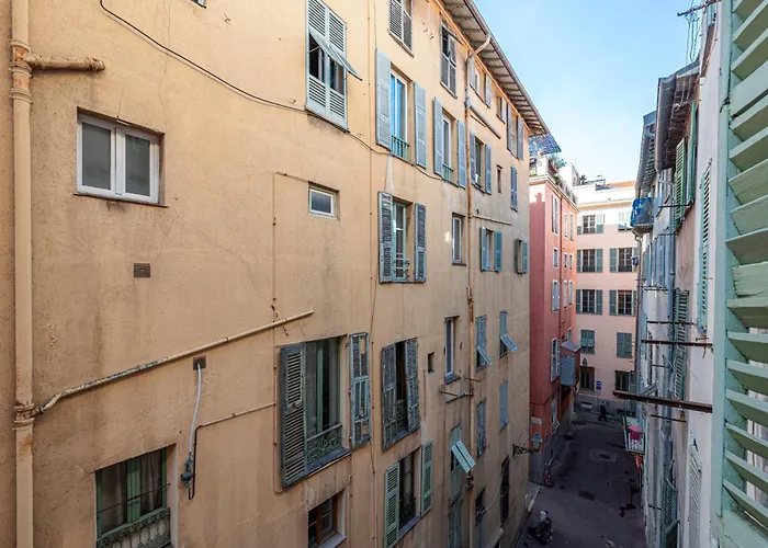 Large Studio 100M From The Beach