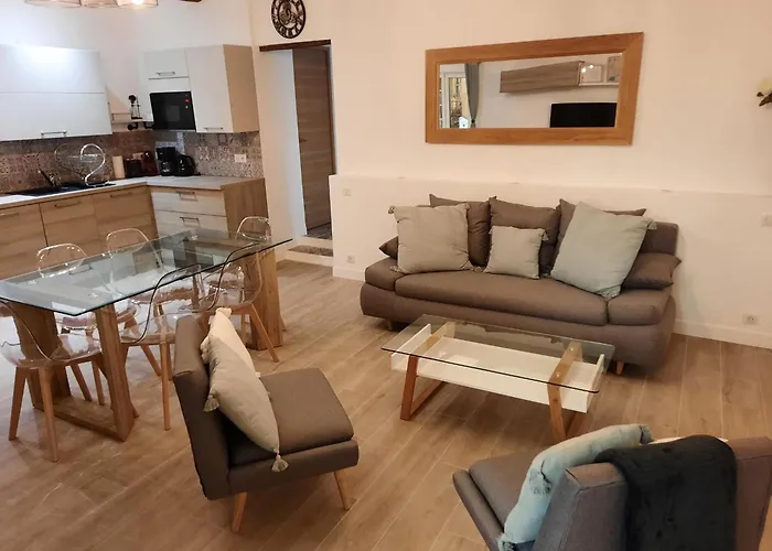 Beautiful Old Town Flat, Near The Beach