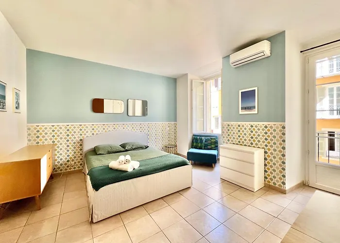Azur Apartment On Massena Street