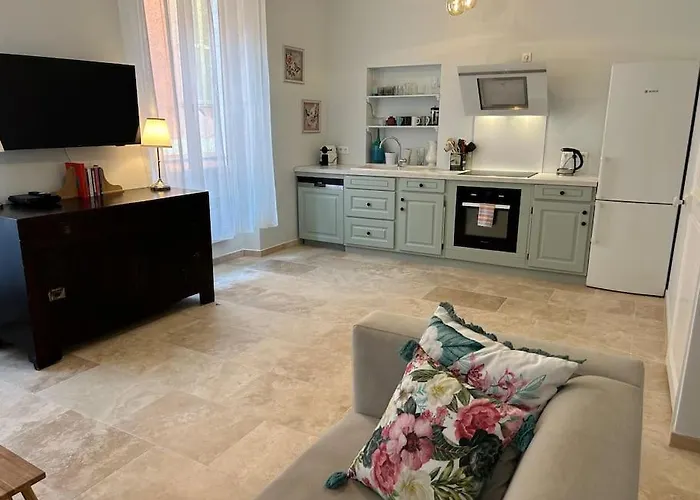 Rossetti Rosa Vieux Nice 2 Bed