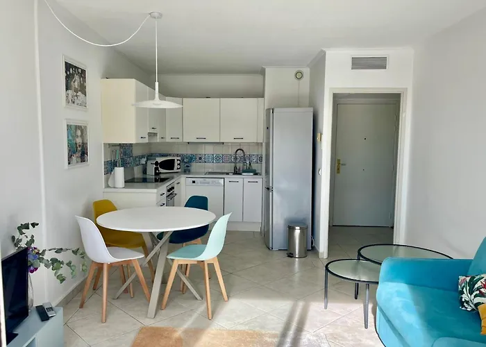 Risso - One Bedroom With Pool, Newly Renovated In Spring 2024