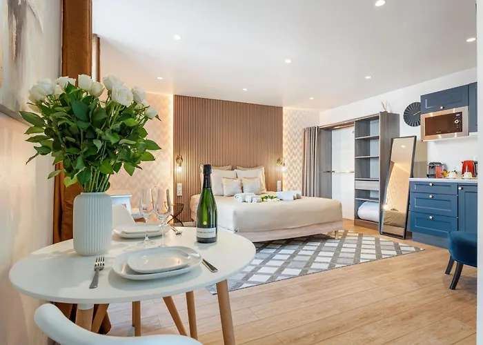 Nice Renting - Love Room Massena - Luxe Room - Jacuzzi - Terrace - King Bed - Ac