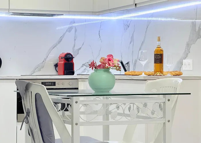 Central Place Close To The Beach Ac Air , Wi Fi, Parking