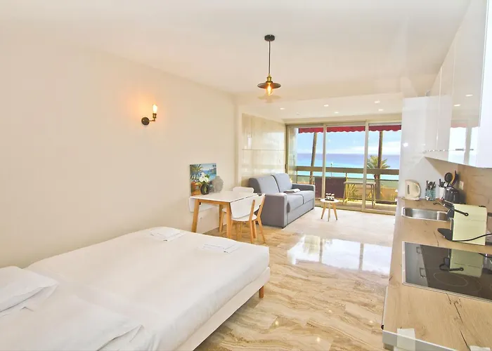 Promenade Holiday - Cosy Sea Front Studio