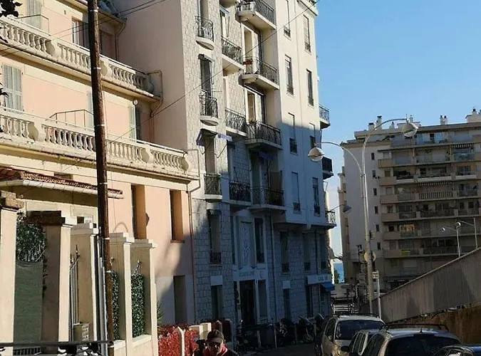 22 Rue Louis De Coppet