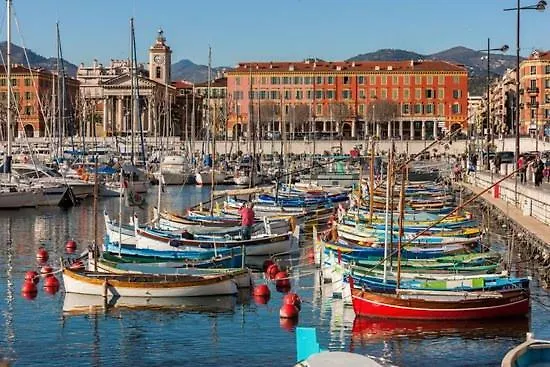Charme Mediterraneen Votre Pied A Terre Au Coeur Du Port De Nice