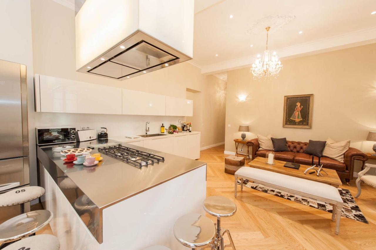 Apartment Sunlight - Cristal - Old Town Area, 3 Bedrooms, Stunning *