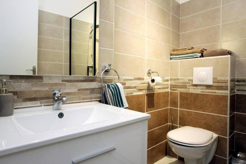 A Ensoleille Proche Centre Et Apartment *