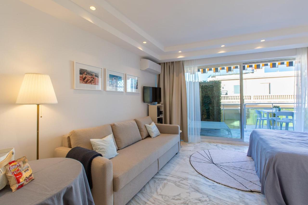 Royal Promenade Pool Terrace With Sea View *