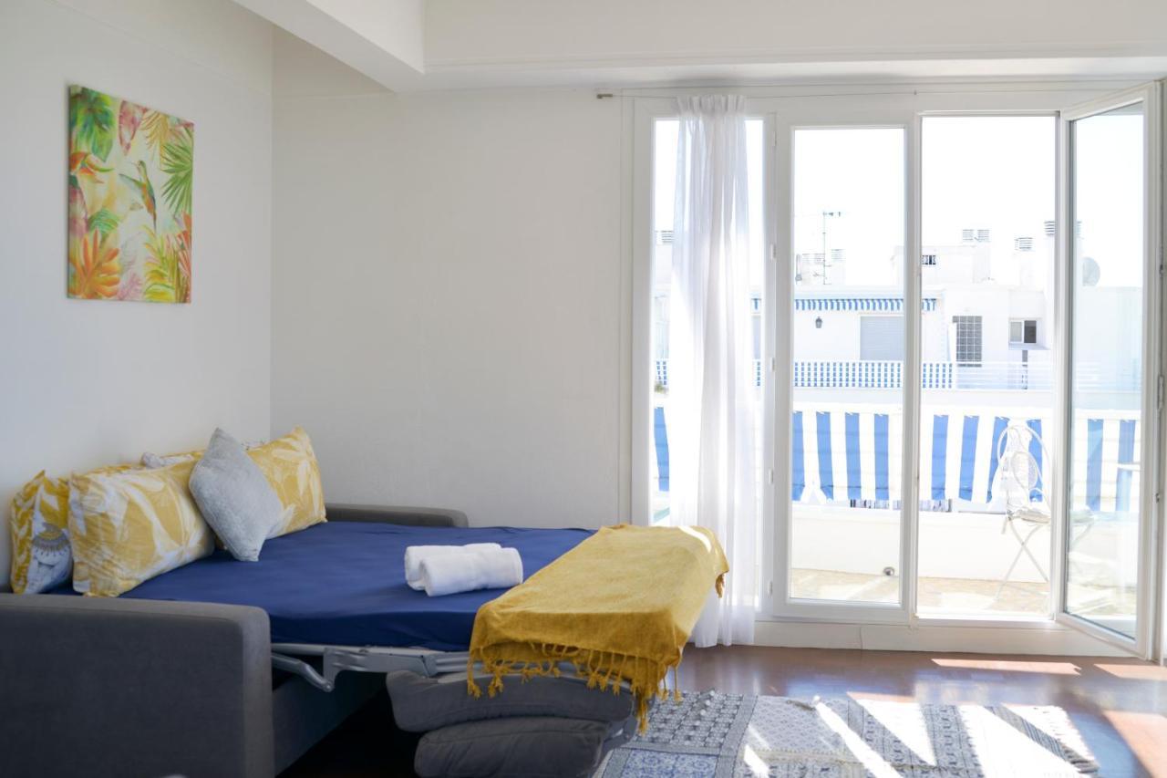 Bright With Sea View Apartment