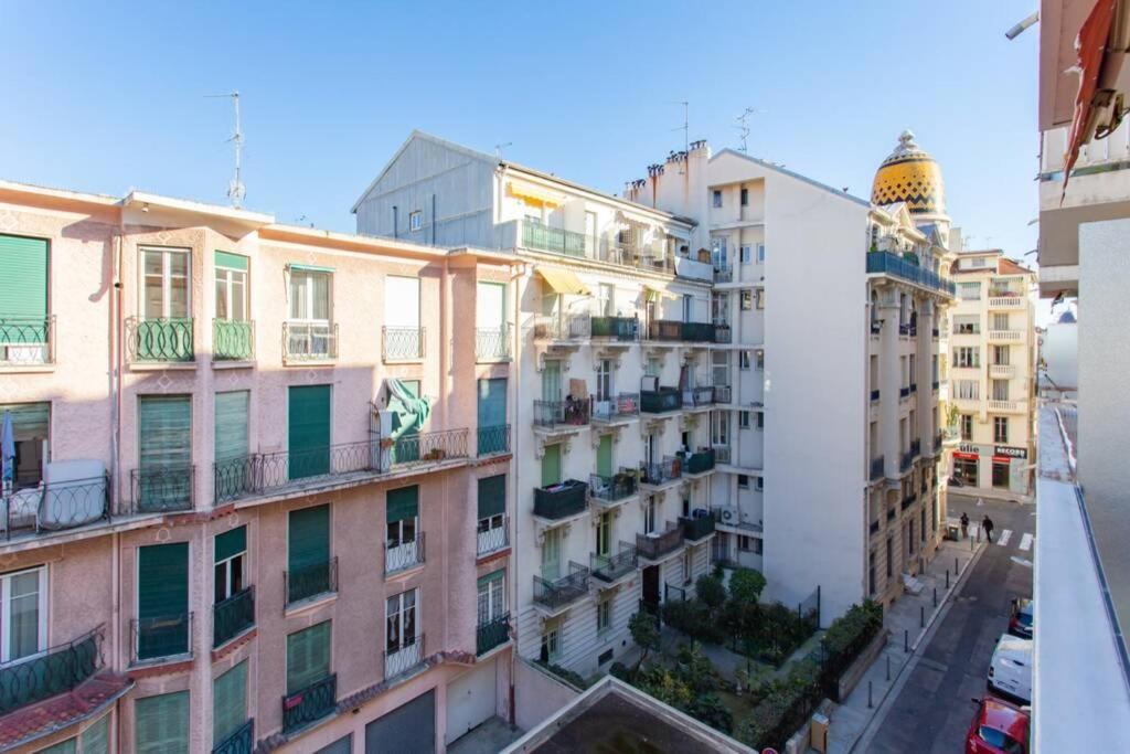 Center - Bright Studio Balcony Wifi & Aircon Apartment Nice