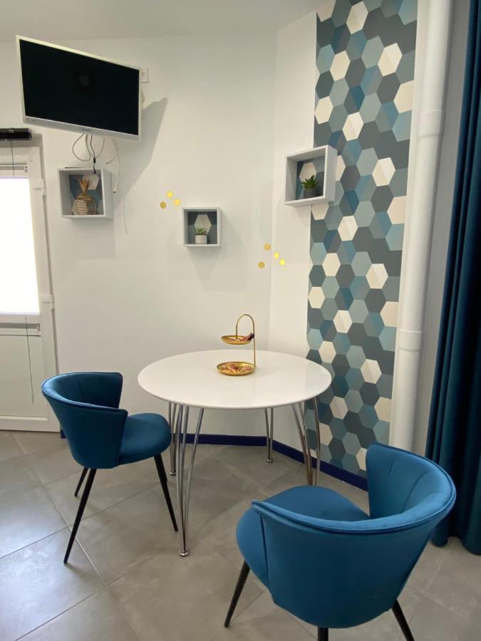 Appartement Studio Bord De Mer Centre Nice