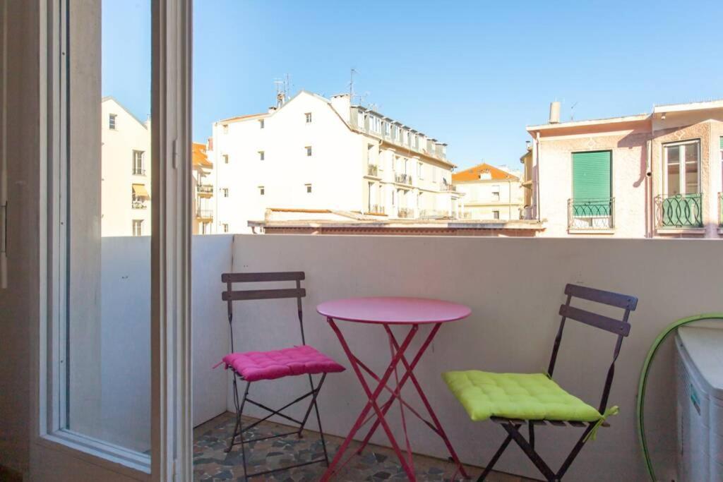 Apartment Center - Bright Studio Balcony Wifi & Aircon Nice