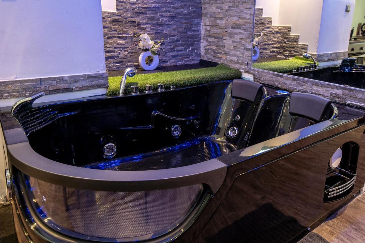 Apartment Jacuzzi, Appart Moderne, 30 Metres De La *