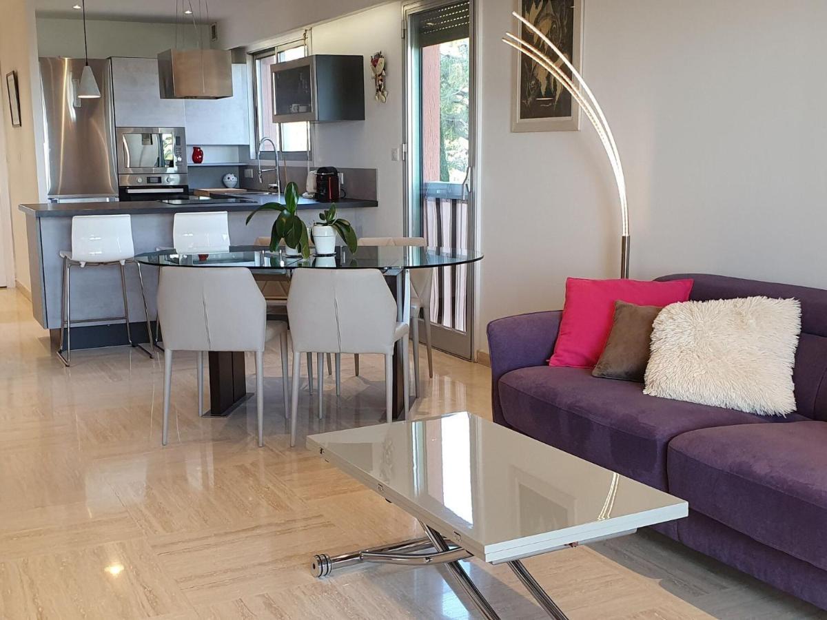 Apartment In Nice With Sea Views *