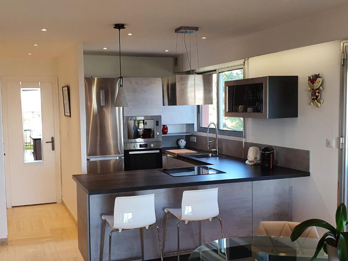 Apartment In Nice With Sea Views *