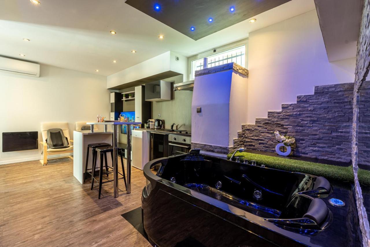 Apartment Jacuzzi, Appart Moderne, 30 Metres De La