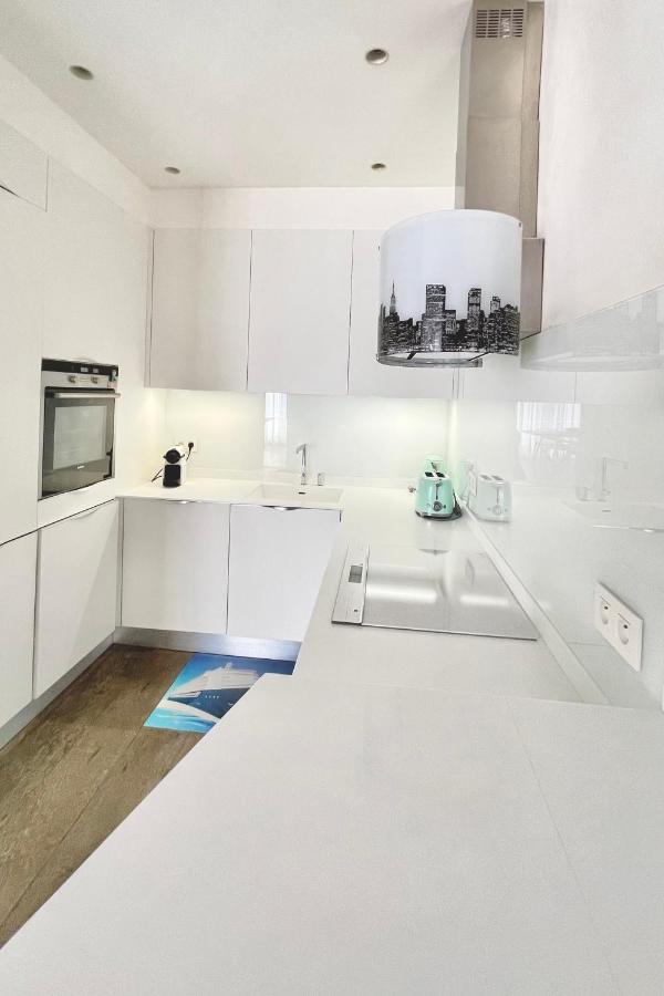 Luxurious 2 Bedrooms Apartment, 30 Meter From Appartement