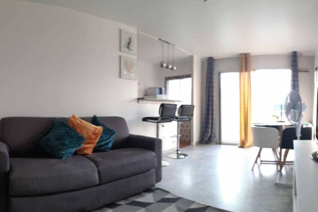 A 50 Metres De La Plage Et De La Promenade Des Anglais Apartment *
